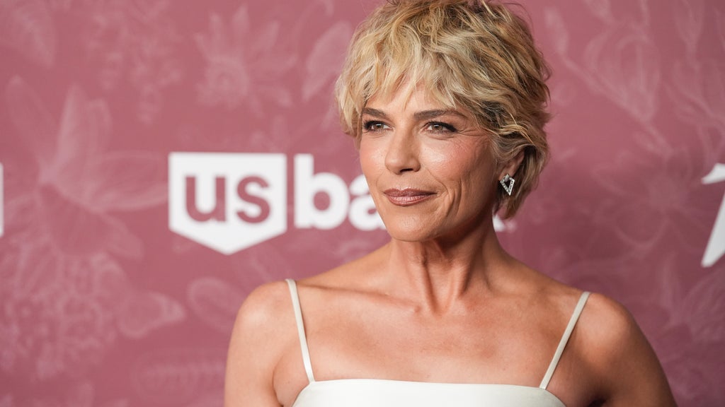 Actress Selma Blair arraigned following arrest for incident related to flight from LAX to JFK — WCCO / CBS Minnesota, Edina Health news