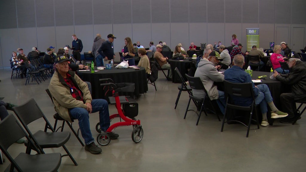 Minnesota veterans receiving claims assistance, health exams at clinic — WCCO / CBS Minnesota, Edina Arts news