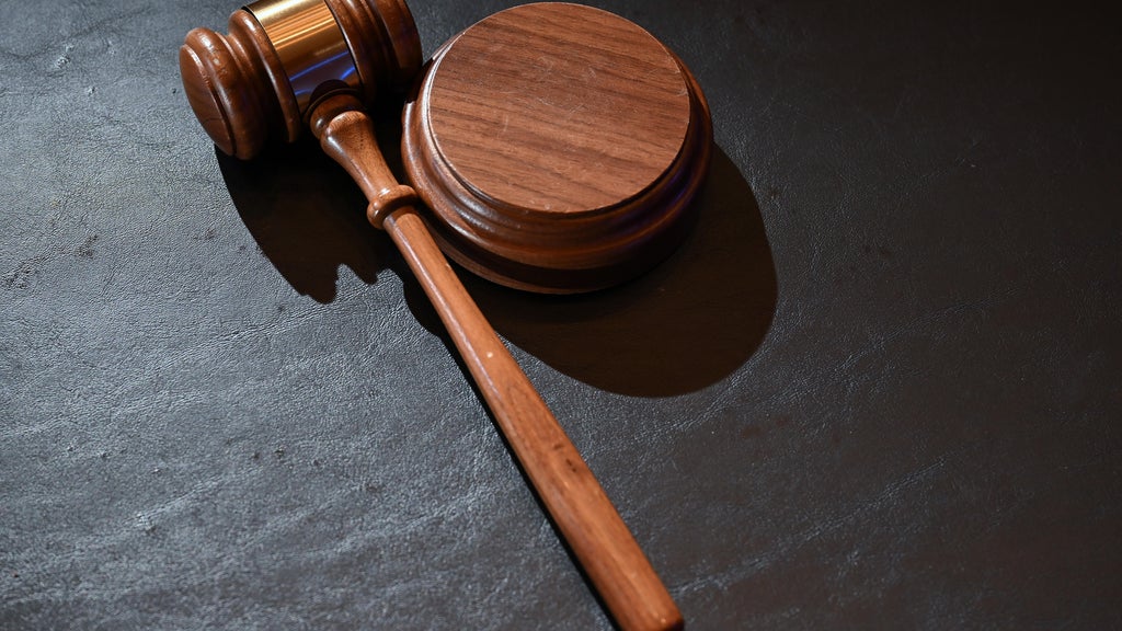 Man tried to pull woman out of her St. Paul apartment window, charges say — WCCO / CBS Minnesota, Edina Health news