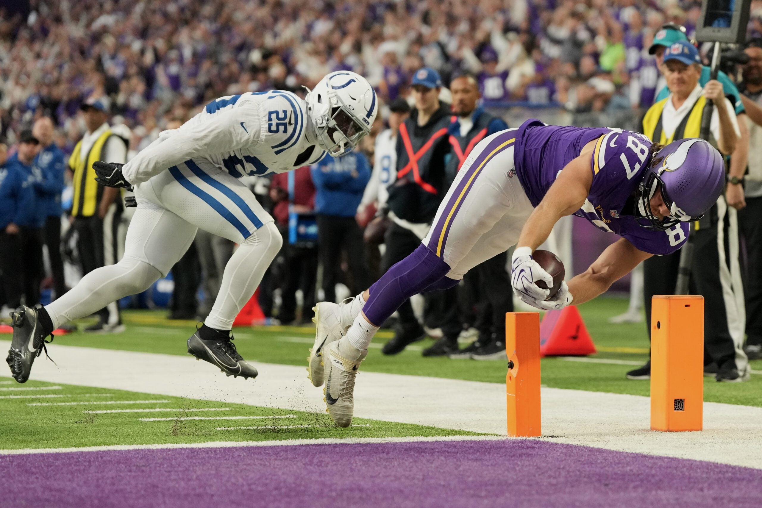 Vikings defense clamps down on Daniel Jones and the Colts for a 16-10 victory to stay undefeated — KSTP 5, Edina Arts news