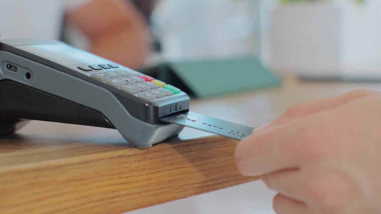 Avoiding fees when holiday shopping — Edina Business news