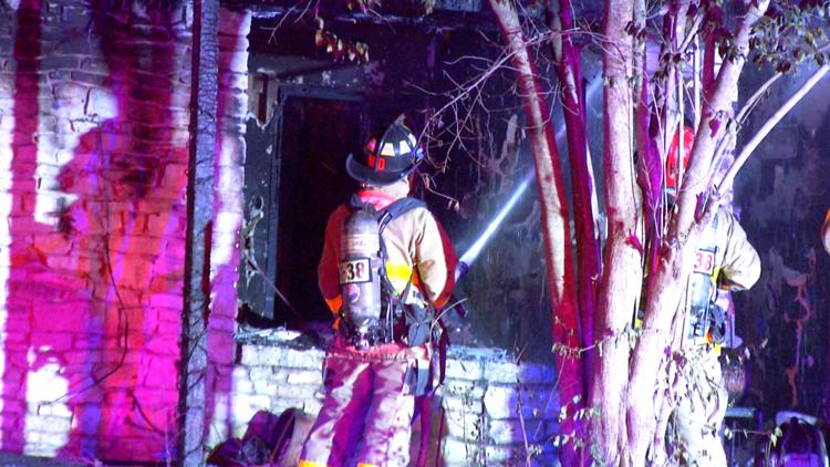 One person dies, another person and a dog rescued from Blakeley Drive house fire — KENS 5 (San Antonio), Edina Health news