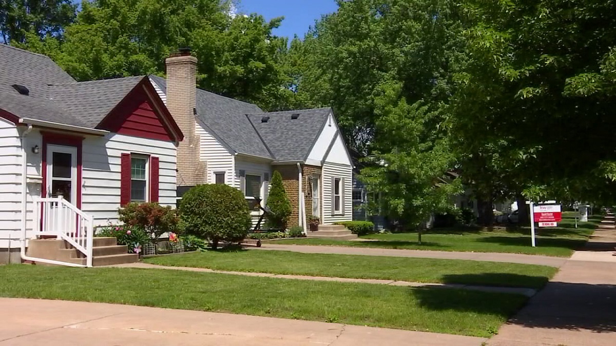 US pending home sales sink near 12-year low as rates top 7%: Report — FOX 9, Edina Real Estate news