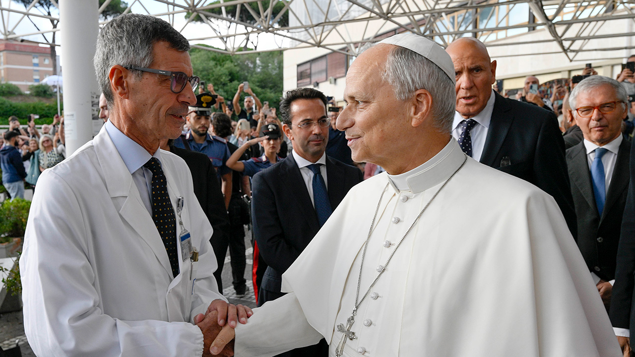 Pope Leo returns to Vatican, four days after lung cancer surgery — FOX 9, Edina Health news