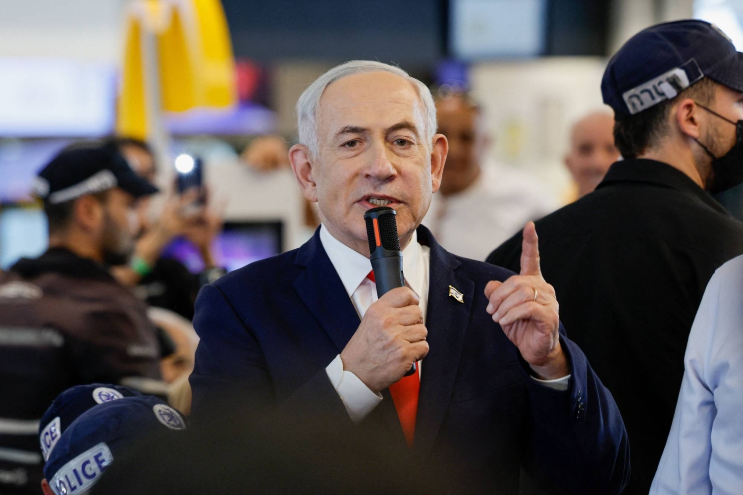  Israelis abroad fly home to vote, posing threat to Netanyahu  — Japan Times